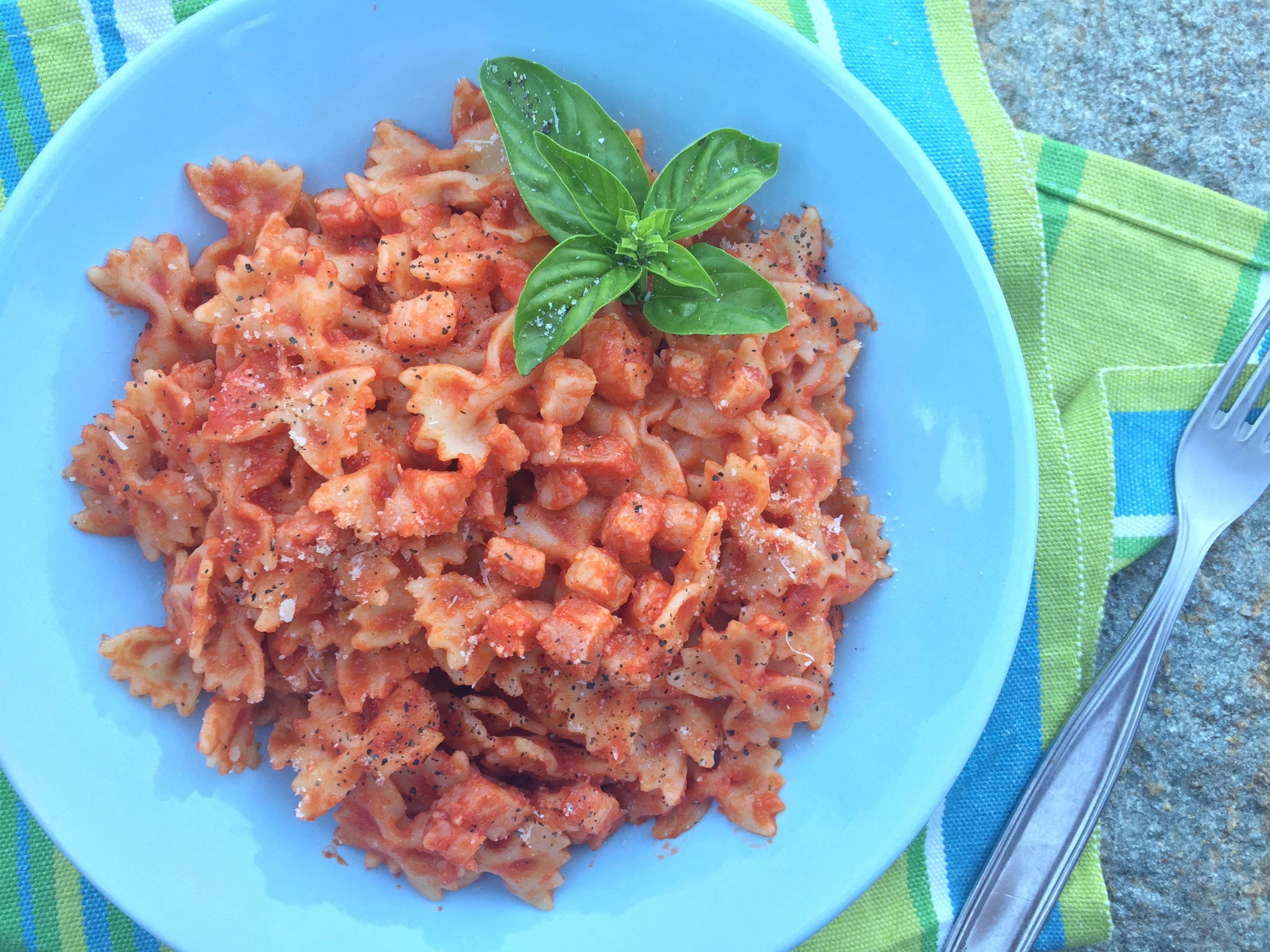 Pasta With Pancetta and Tomato Sauce Bites for Foodies